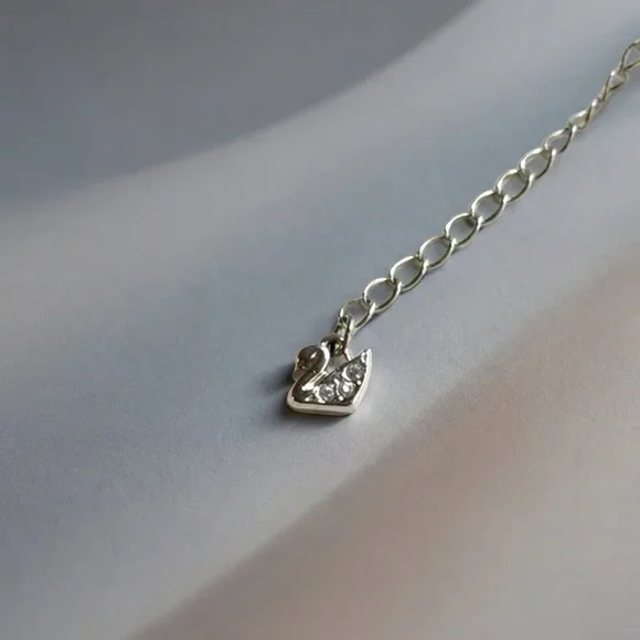 Swarovski Elegant Silver Pearl Bracelet - Picture 3 of 3